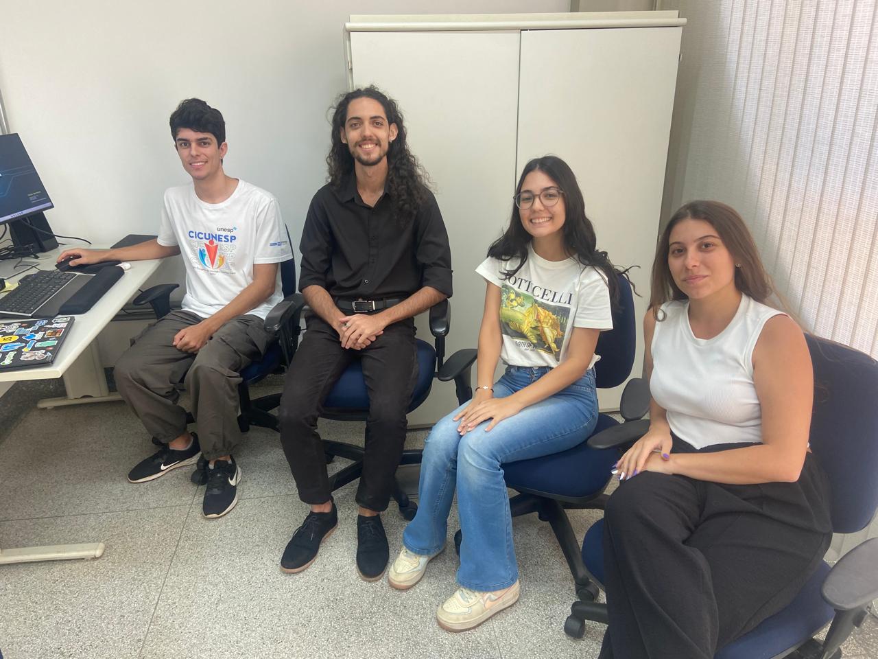 Foto 1 da notícia de título: Reunião com a equipe da Vara da Infância e Juventude para a apresentação do SNAP, no portal do Grupo de Banco de Dados (GBD) - UNESP/IBILCE - São José do Rio Preto